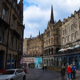 funfact: the famous west bow Edinburgh with many buildings from the 19th century is said to be very similiar to #harryspotter diagon alley!
